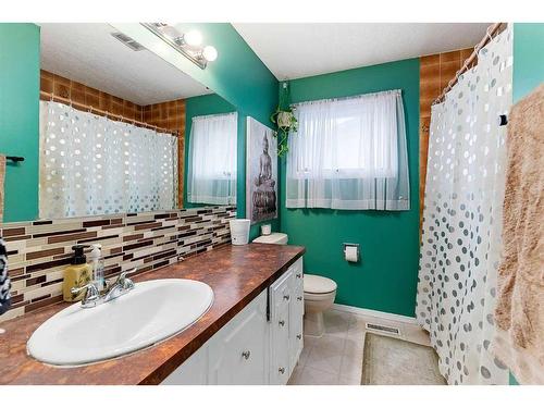 5514 38 Street, Lloydminster, AB - Indoor Photo Showing Bathroom