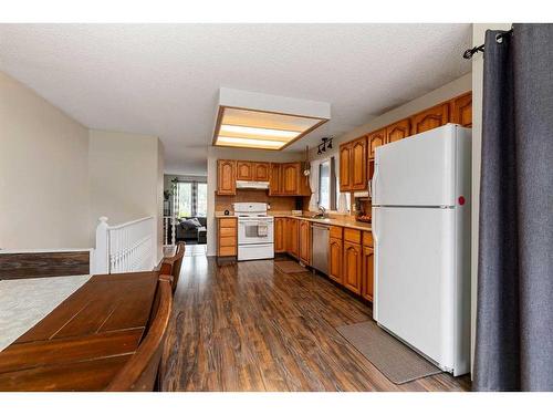 5514 38 Street, Lloydminster, AB - Indoor Photo Showing Kitchen