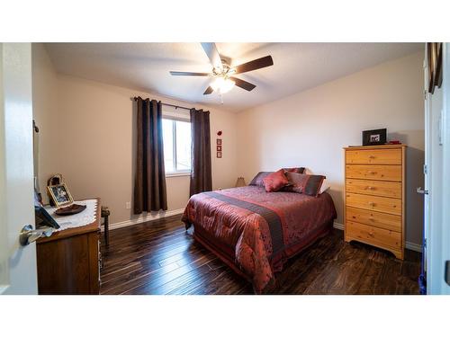 909 8 Avenue, Wainwright, AB - Indoor Photo Showing Bedroom