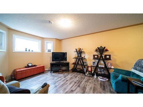 909 8 Avenue, Wainwright, AB - Indoor