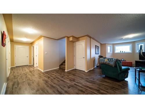 909 8 Avenue, Wainwright, AB - Indoor