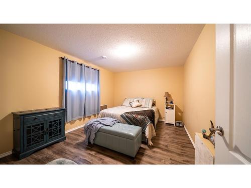 909 8 Avenue, Wainwright, AB - Indoor Photo Showing Bedroom