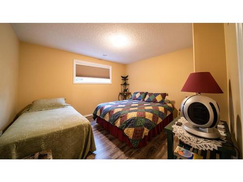 909 8 Avenue, Wainwright, AB - Indoor Photo Showing Bedroom