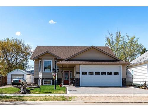 909 8 Avenue, Wainwright, AB - Outdoor With Facade