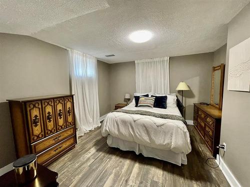 406 Railway Avenue, Paradise Valley, AB - Indoor Photo Showing Bedroom