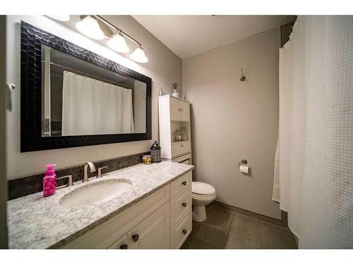 314 15 Street, Wainwright, AB - Indoor Photo Showing Bathroom