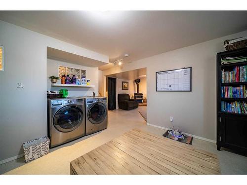 314 15 Street, Wainwright, AB - Indoor Photo Showing Laundry Room