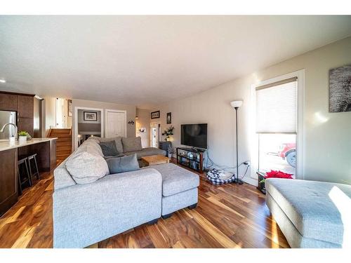 314 15 Street, Wainwright, AB - Indoor Photo Showing Living Room