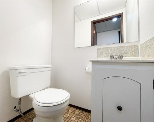 4432 56 Avenue, Provost, AB - Indoor Photo Showing Bathroom