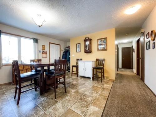 4432 56 Avenue, Provost, AB - Indoor Photo Showing Dining Room