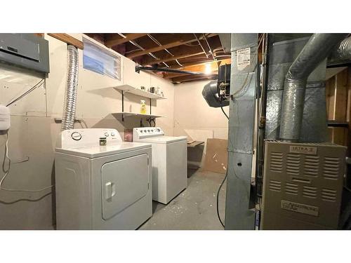 1113 4Th Avenue, Wainwright, AB - Indoor Photo Showing Laundry Room
