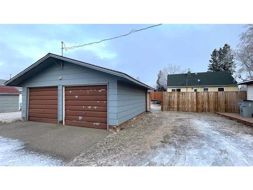 1113 4Th Avenue, Wainwright, AB - Outdoor With Exterior