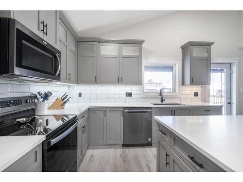 6022 13 Street, Lloydminster, AB - Indoor Photo Showing Kitchen With Upgraded Kitchen