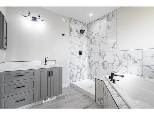 6022 13 Street, Lloydminster, AB - Indoor Photo Showing Bathroom