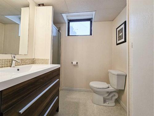 10 Coutts Street, Hughenden, AB - Indoor Photo Showing Bathroom
