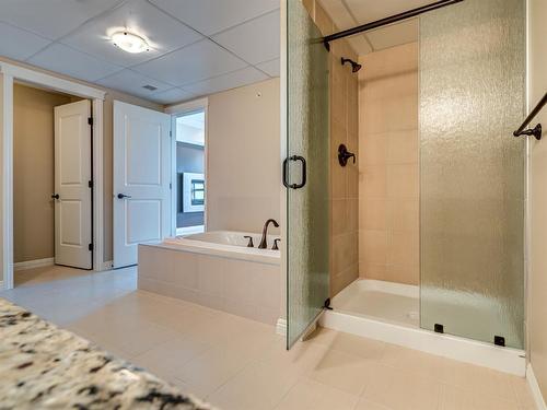 403-4102 69 Avenue, Lloydminster, AB - Indoor Photo Showing Bathroom