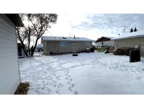 4920 49 Street, Hardisty, AB - Outdoor With Exterior