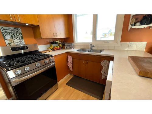 4920 49 Street, Hardisty, AB - Indoor Photo Showing Kitchen With Double Sink