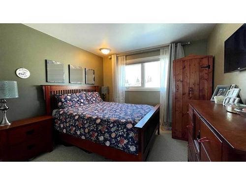 4920 49 Street, Hardisty, AB - Indoor Photo Showing Bedroom