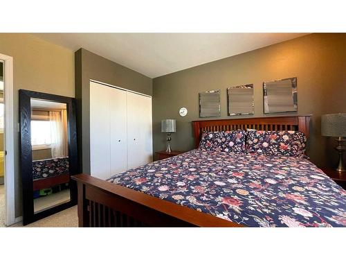 4920 49 Street, Hardisty, AB - Indoor Photo Showing Bedroom