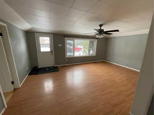 833 7 Avenue, Wainwright, AB - Indoor Photo Showing Other Room