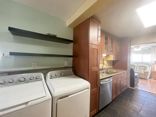 1117 7 Avenue, Wainwright, AB - Indoor Photo Showing Laundry Room