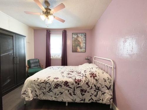 1117 7 Avenue, Wainwright, AB - Indoor Photo Showing Bedroom