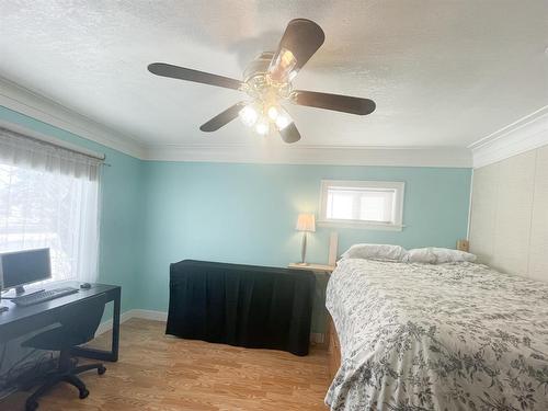 1117 7 Avenue, Wainwright, AB - Indoor Photo Showing Bedroom