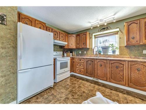 28 3Rd Street West, Marsden, SK - Indoor Photo Showing Kitchen With Double Sink