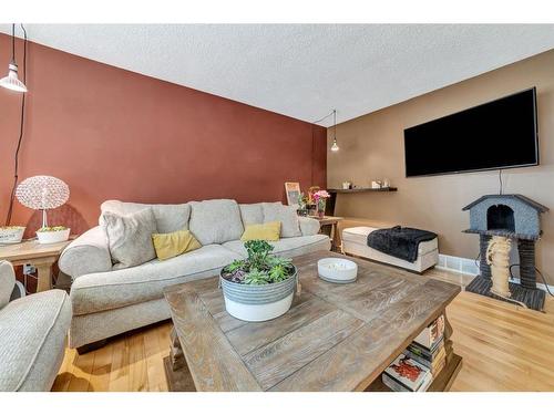 28 3Rd Street West, Marsden, SK - Indoor Photo Showing Living Room