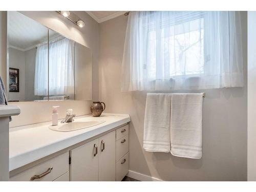 211 1St Street, Paradise Hill, SK - Indoor Photo Showing Bathroom
