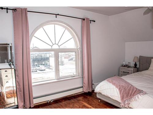 1202 2 Avenue, Wainwright, AB - Indoor Photo Showing Bedroom