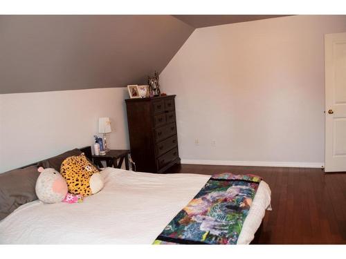 1202 2 Avenue, Wainwright, AB - Indoor Photo Showing Bedroom