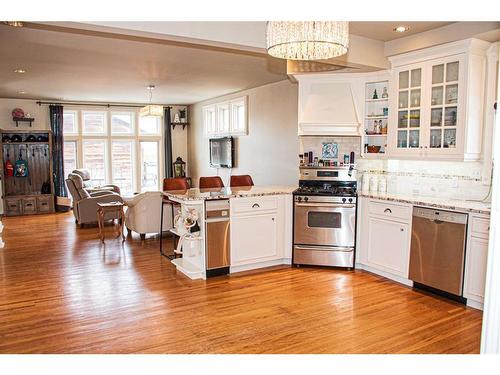 1202 2 Avenue, Wainwright, AB - Indoor Photo Showing Kitchen