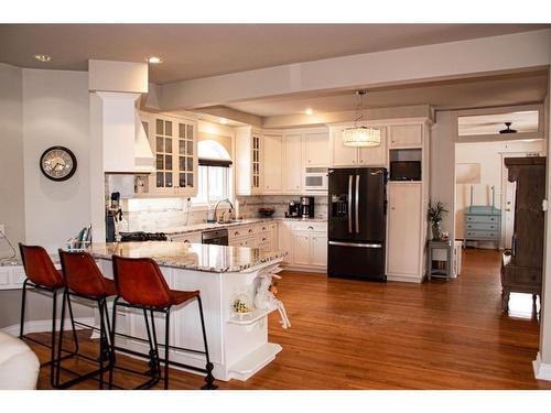 1202 2 Avenue, Wainwright, AB - Indoor Photo Showing Kitchen With Double Sink