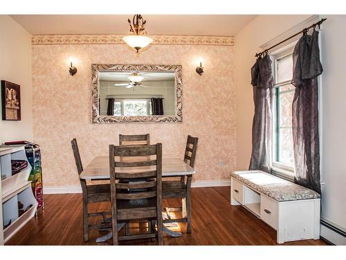 1202 2 Avenue, Wainwright, AB - Indoor Photo Showing Dining Room