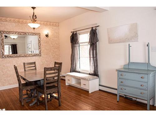 1202 2 Avenue, Wainwright, AB - Indoor Photo Showing Dining Room