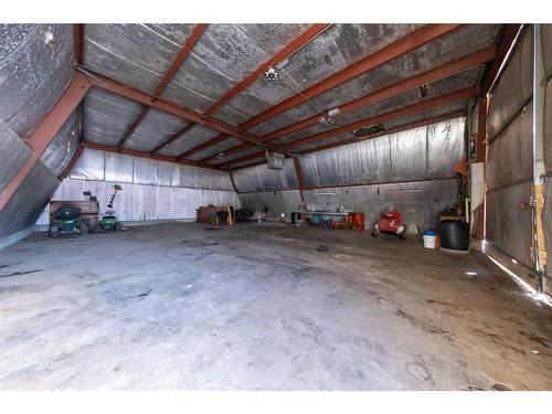 Pt Ne 14-52-25-W3, Rural, SK - Indoor Photo Showing Garage