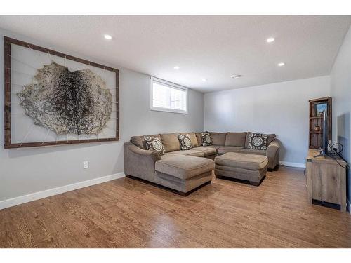 5305 15 Street, Lloydminster, AB - Indoor Photo Showing Living Room