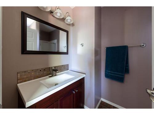 3912 66 Avenue, Lloydminster, AB - Indoor Photo Showing Bathroom