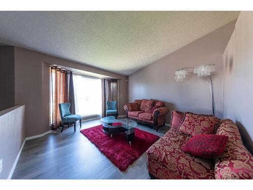 3912 66 Avenue, Lloydminster, AB - Indoor Photo Showing Living Room