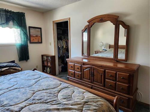 4710 51 Street, Kitscoty, AB - Indoor Photo Showing Bedroom