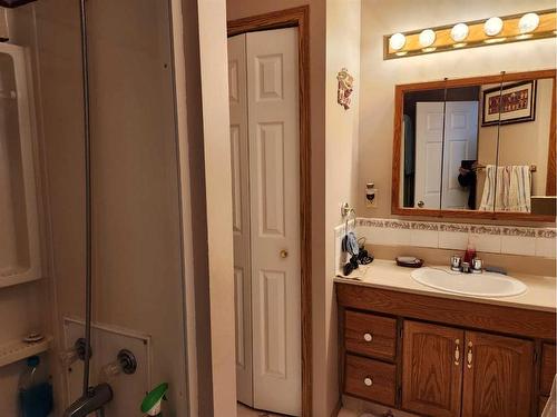 4710 51 Street, Kitscoty, AB - Indoor Photo Showing Bathroom