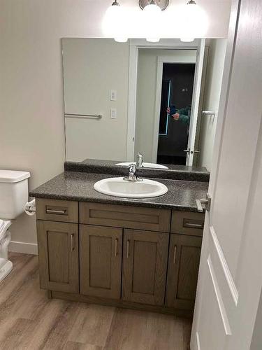 4911 Riverside Drive, Vermilion, AB - Indoor Photo Showing Bathroom
