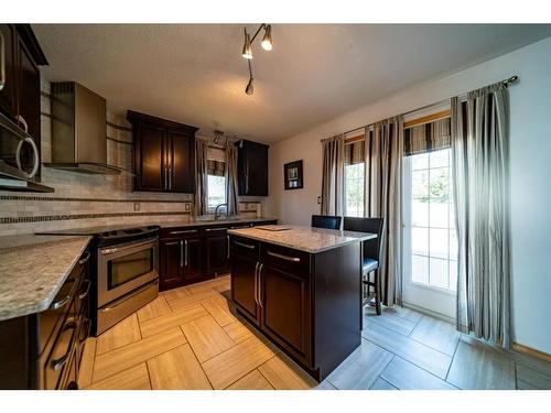 1021 20 Street Crescent, Wainwright, AB - Indoor Photo Showing Kitchen