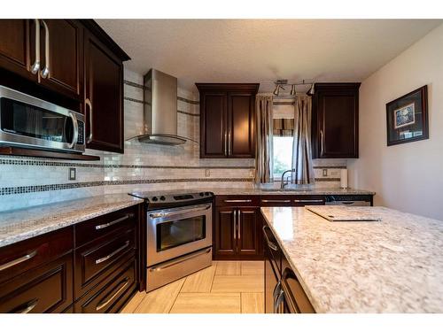 1021 20 Street Crescent, Wainwright, AB - Indoor Photo Showing Kitchen