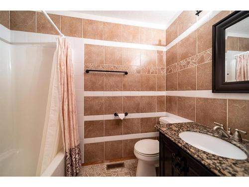 1021 20 Street Crescent, Wainwright, AB - Indoor Photo Showing Bathroom