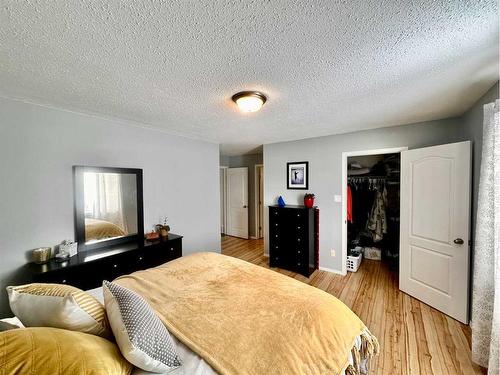 1137 24 Street, Wainwright, AB - Indoor Photo Showing Bedroom