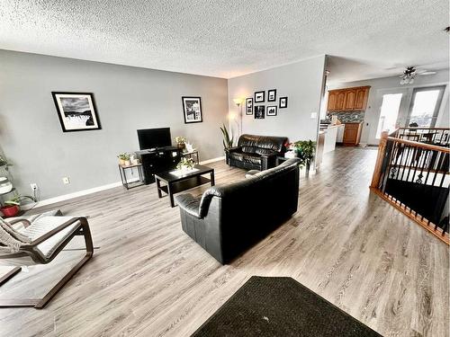 1137 24 Street, Wainwright, AB - Indoor Photo Showing Living Room