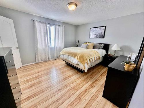 1137 24 Street, Wainwright, AB - Indoor Photo Showing Bedroom